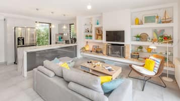 Family Apartment, Garden View | Living area
