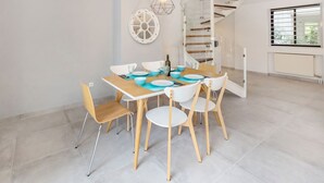 Ảnh chưa phân loại, 2 trong số 28 ảnh, nút
