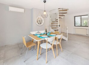 Dining - Private Garden Duplex in Voula by GHH (Voula)
