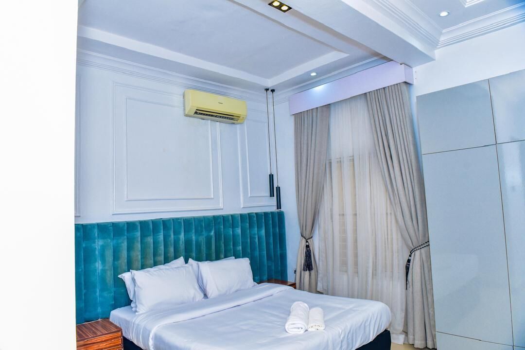 Bàn, khu vực làm việc phù hợp cho laptop 