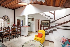 Interior - Cozy house with pool in the center of Buzios. (Buzios)