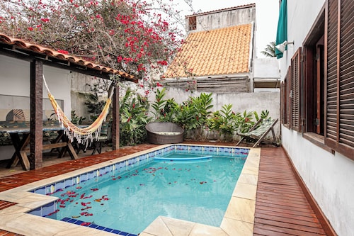Cozy house with pool in the center of Buzios.