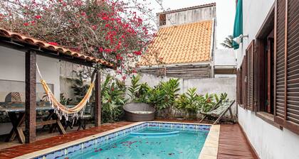 Cozy house with pool in the center of Buzios.