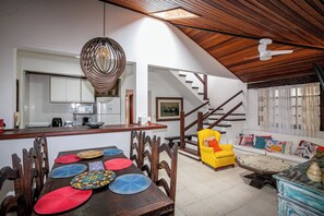 Interior - Cozy house with pool in the center of Buzios. (Buzios)