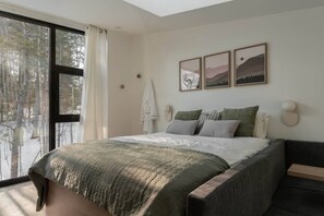 Desk, WiFi, bed sheets - Chalet NYX - Bord de l`eau avec SPA et Sauna (Notre-Dame-de-Montauban)