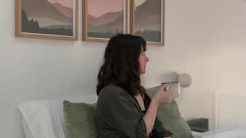 Escritorio, wifi y ropa de cama