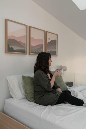 Escritorio, wifi y ropa de cama 