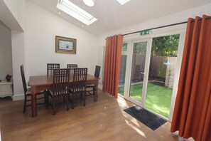 Dining - 5 Bed Spacious Family Home in Chingford
30 mins away from Central London. (London)