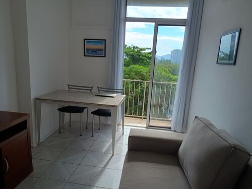 Apto com Piscina e Sauna Perto da Praia da Barra