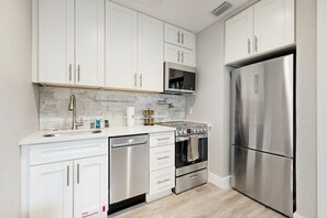 Fridge, microwave, oven, stovetop - Charming Home - Enclosed Yard, Fully Equipped Kitchen & Great Location (Fort Lauderdale)