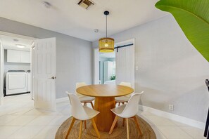 Dining - Bright Florida Home - Enclosed Yard, Fully Equipped Kitchen & Great Location (Fort Lauderdale)