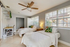 Iron/ironing board, Internet, bed sheets - Bright Florida Home - Enclosed Yard, Fully Equipped Kitchen & Great Location (Fort Lauderdale)