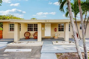 Exterior - Bright Florida Home - Enclosed Yard, Fully Equipped Kitchen & Great Location (Fort Lauderdale)
