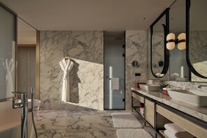 Bathroom - Hyatt Regency Zhuhai Gongbei (Zhuhai)