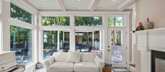 Sagamore Manor ~ Pool ~ Hot Tub ~ 5 Minutes to Beach!