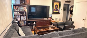 Cozy 1-bedroom apartment in a quaint Hawthorne neighborhood