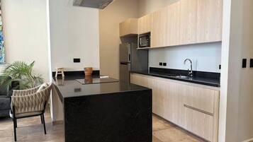 Fridge, oven, stovetop, cookware/dishes/utensils