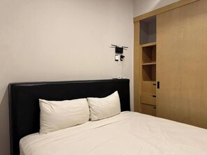 デスク、WiFi、ベッドシーツ