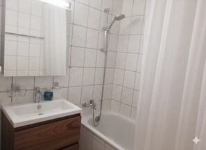 Handtücher, Seife, Toilettenpapier