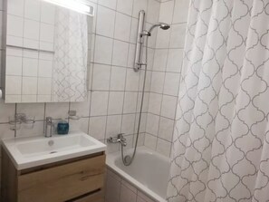 Handtücher, Seife, Toilettenpapier