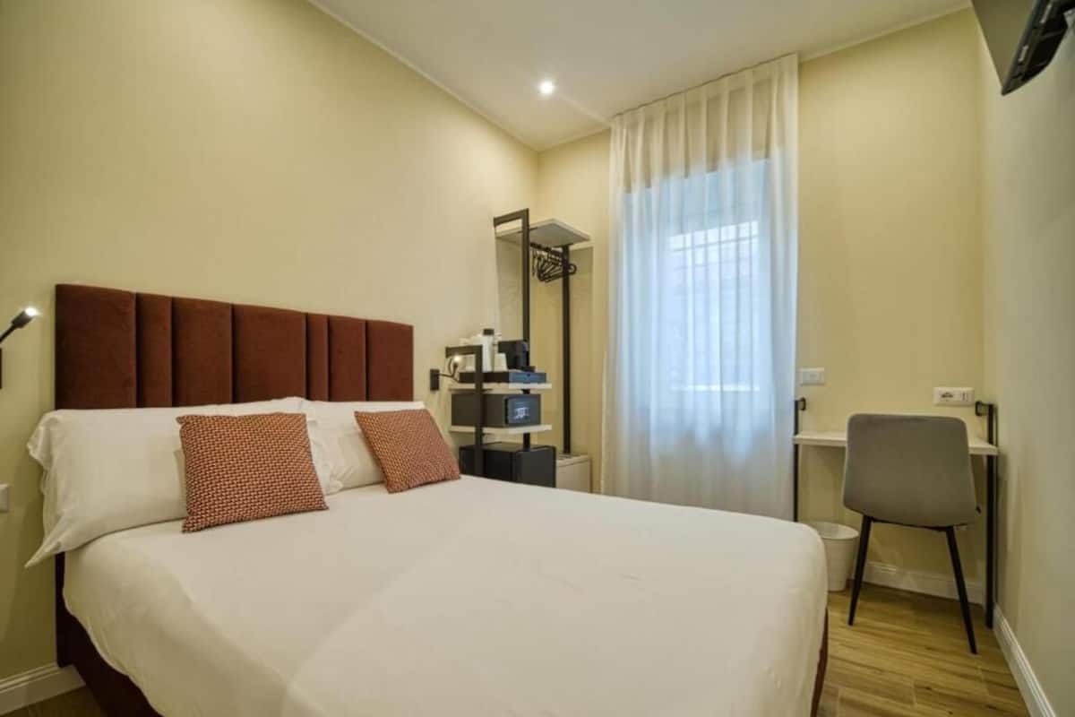 Desk, laptop workspace, free WiFi