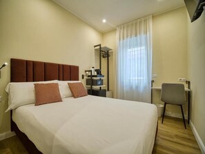 Desk, laptop workspace, free WiFi - Gioia Guest House  (Ciampino)