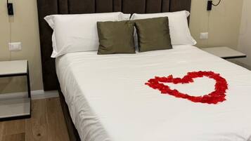 Desk, laptop workspace, soundproofing, free WiFi