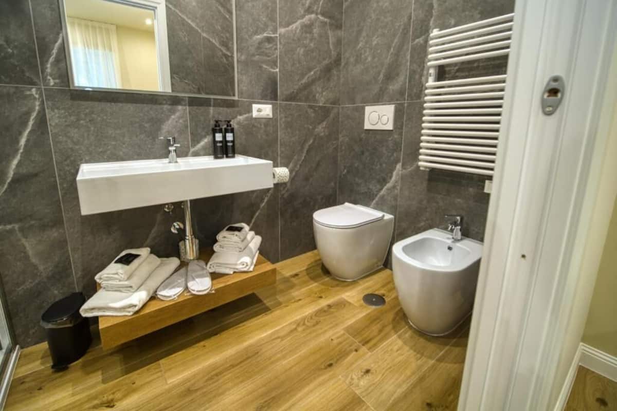 風筒、浴袍、坐浴桶、提供毛巾