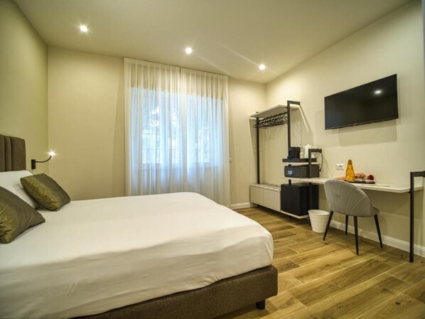 Double or Twin Room, Garden View | Desk, laptop workspace, free WiFi - Gioia Guest House  (Ciampino)