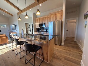 Fridge, microwave, oven, stovetop - Sunset Ridge - Tranquility With A View (Florissant)