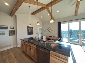 Fridge, microwave, oven, stovetop - Sunset Ridge - Tranquility With A View (Florissant)
