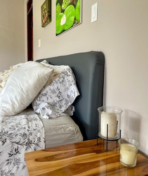 2 slaapkamers, een bureau, een strijkplank/strijkijzer, gratis wifi