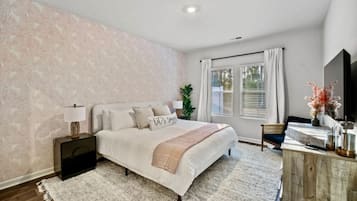 Desk, travel crib, WiFi, bed sheets