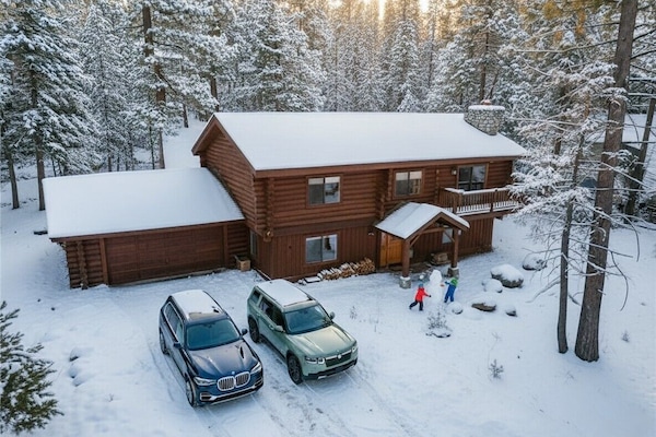 Large driveway on a spacious and quiet cul-de-sac. Sled in front and backyards