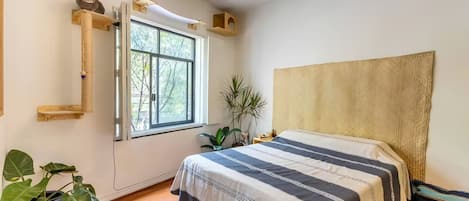 Fer et planche à repasser, accès Internet, draps fournis