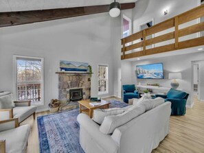 TV, fireplace, video games, books - Walk to Slopes-Mountain Views-Firepit-Sleeps 10 (Beech Mountain)