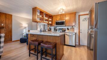 冰箱、微波炉、烤箱、炉灶