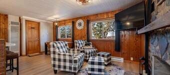 Bear`s Den Cottage on McKinney Lake — Cozy 2BR/1BA with Kitchen & Dining