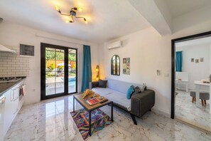 Living area - Private Pool, Jacuzzi, Conservative Honeymoon Villa (Üzümlü)