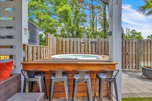 Outdoor spa tub - 5BR- w/Hot tub | Steps to beach/Fire Pit/Mini Golf (Carolina Beach)