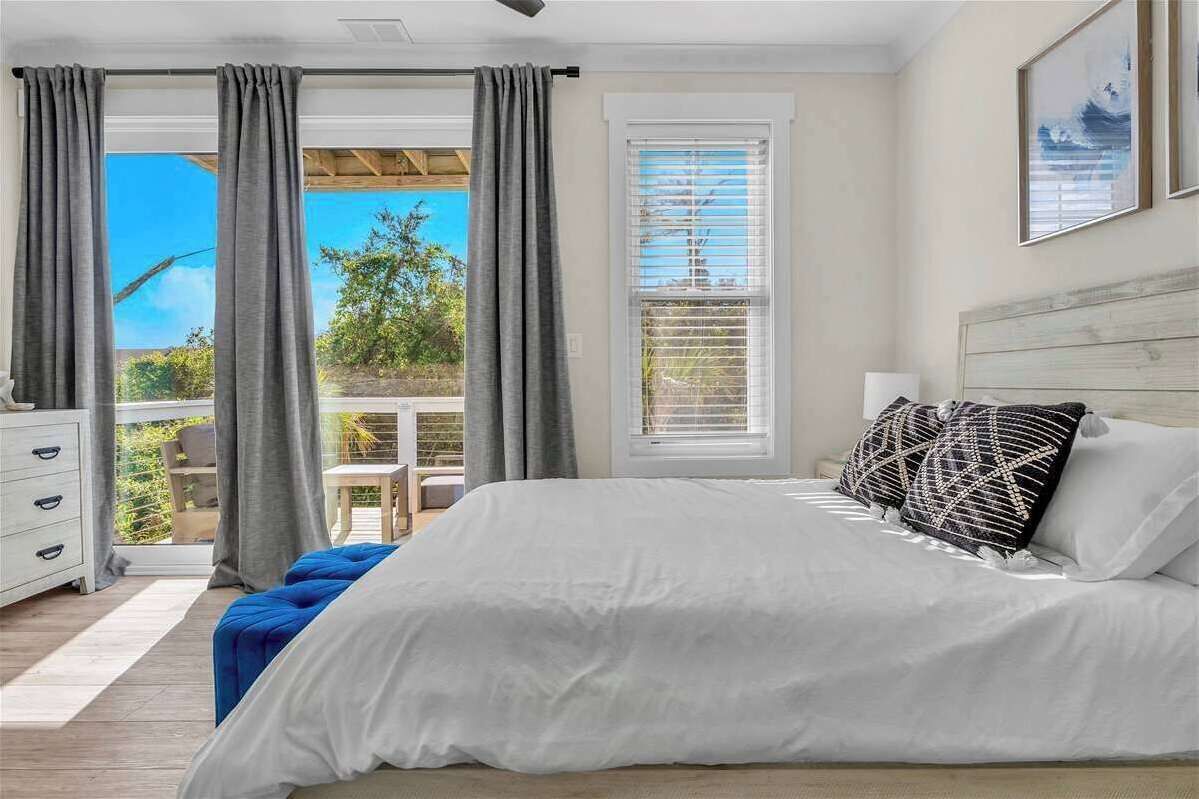 5 bedrooms, travel crib, free WiFi, bed sheets