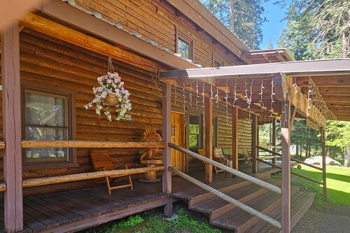 Spacius family friendly home with a gas grill, full kitchen, W/D & wood stove