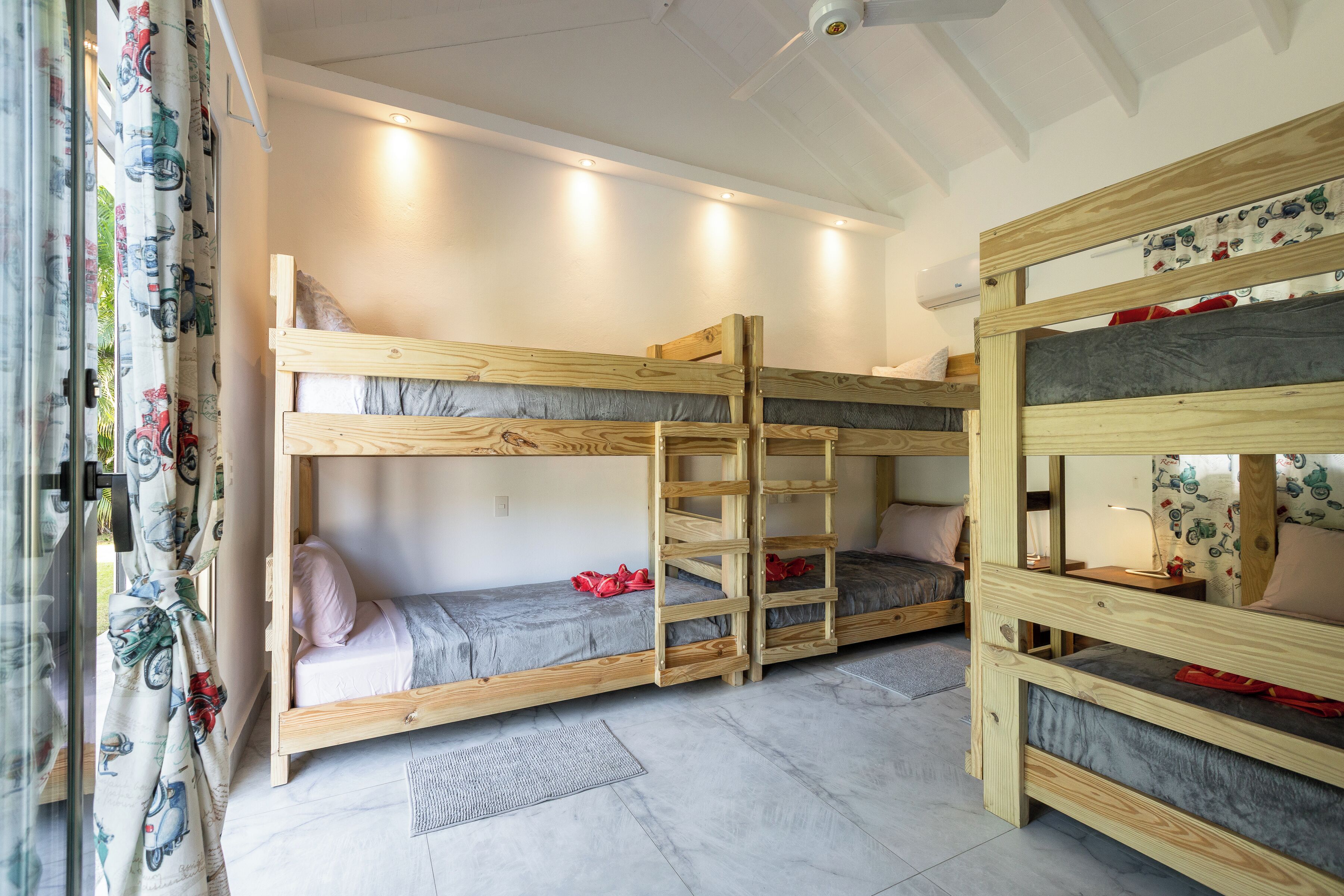 6 bedrooms, in-room safe, desk, iron/ironing board