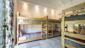 6 bedrooms, in-room safe, desk, iron/ironing board