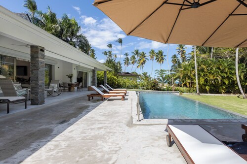 Luxury Beachfront Villa Cosón | Chef Included