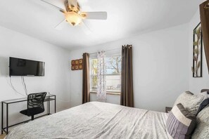 2 bedrooms, iron/ironing board, WiFi, bed sheets - Charming Beachside Retreat - Steps to the Beach! (Indian Rocks Beach)