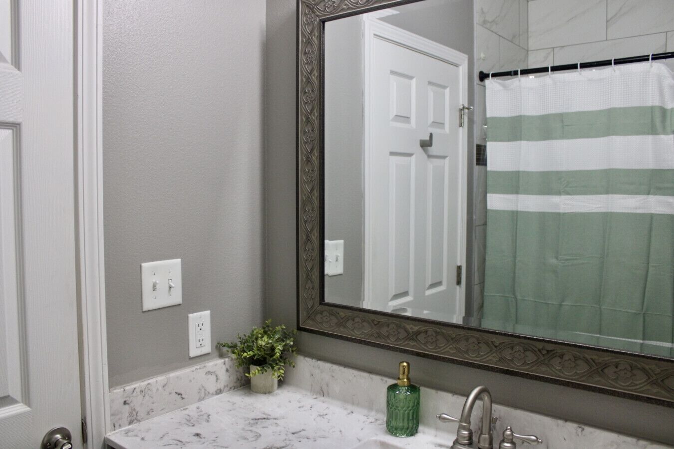 Sèche-cheveux, serviettes fournies