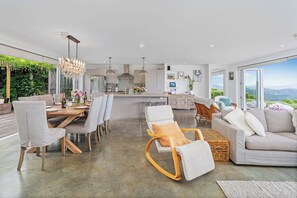 Televisión y chimenea 