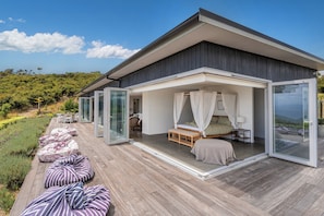 Terrace/patio - Hosts on the Coast Heavenly Haven Kuaotunu (Kuaotunu)