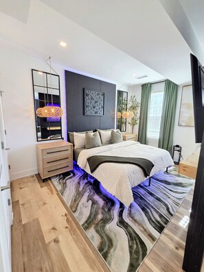 Iron/ironing board, WiFi, bed sheets - Buckhead Studio, Free Parking Keypad Self Check-in (Atlanta)
